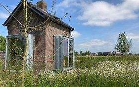 Tiny House Van Hoogspanning Naar Ontspanning