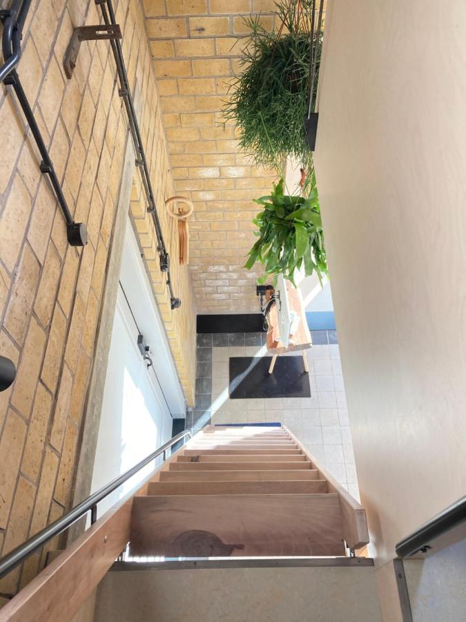 Tiny House Van Hoogspanning Naar Ontspanning Wirdum Exterior foto