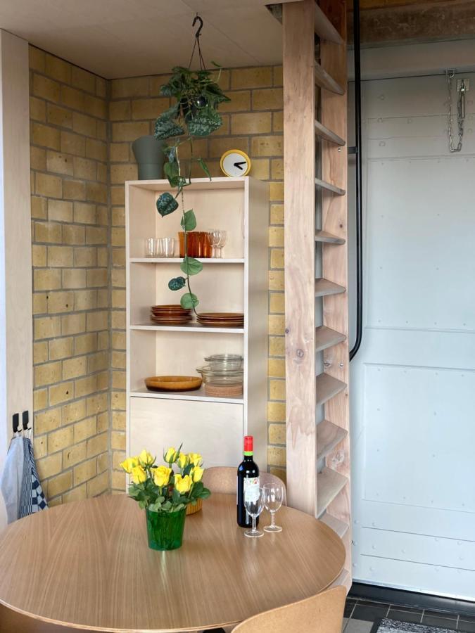 Tiny House Van Hoogspanning Naar Ontspanning Wirdum Exterior foto